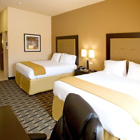 Holiday Inn Express And Suites Beeville By Ihg Номер фото