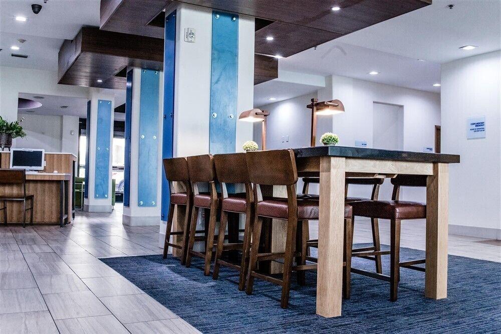 Holiday Inn Express And Suites Beeville By Ihg Екстер'єр фото
