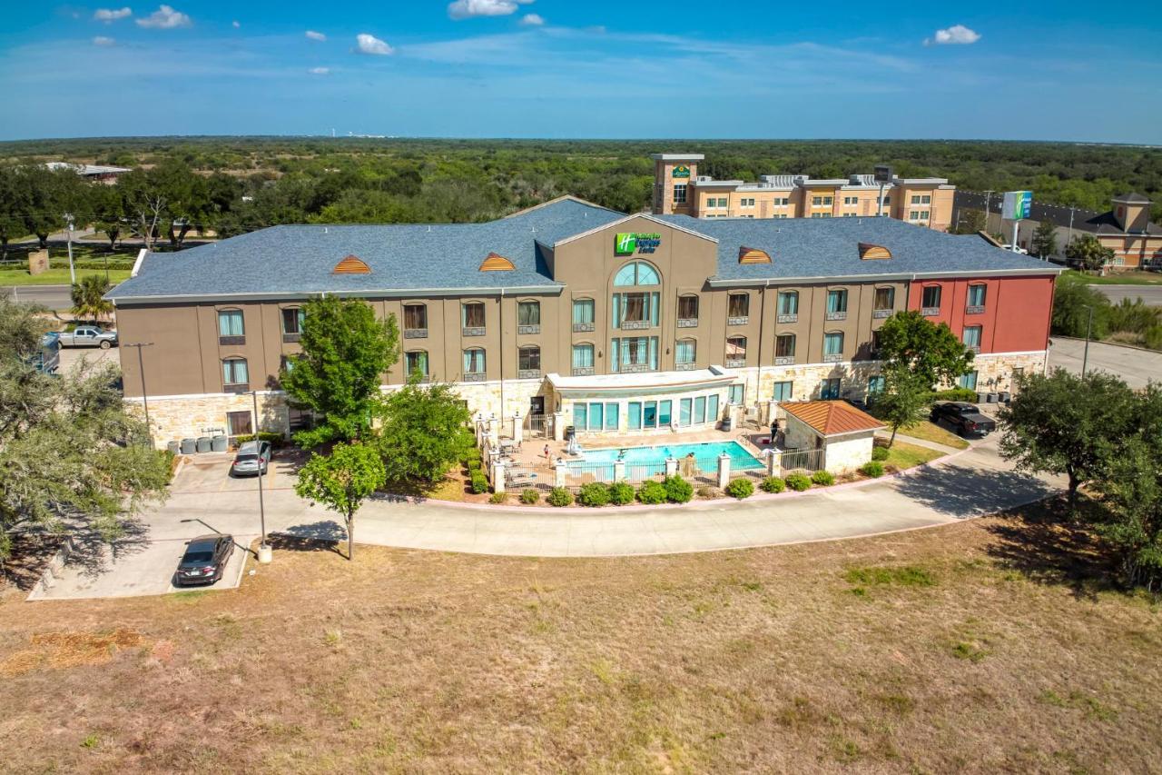Holiday Inn Express And Suites Beeville By Ihg Екстер'єр фото