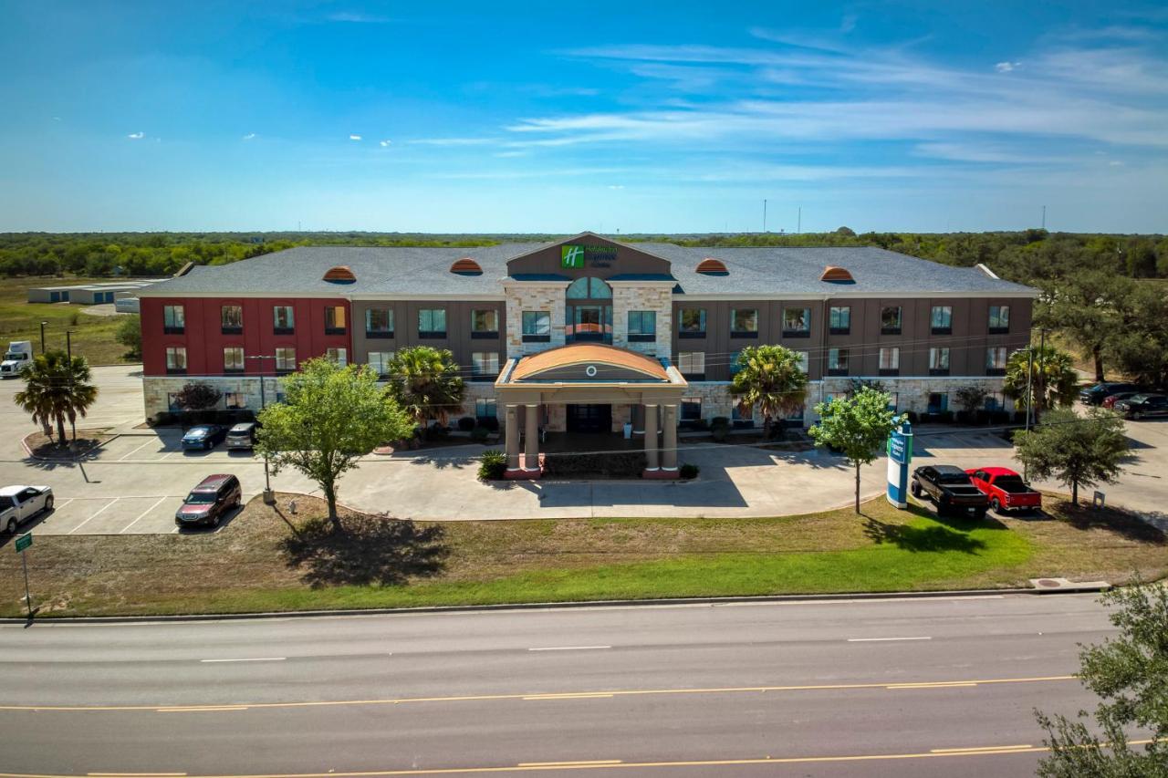 Holiday Inn Express And Suites Beeville By Ihg Екстер'єр фото