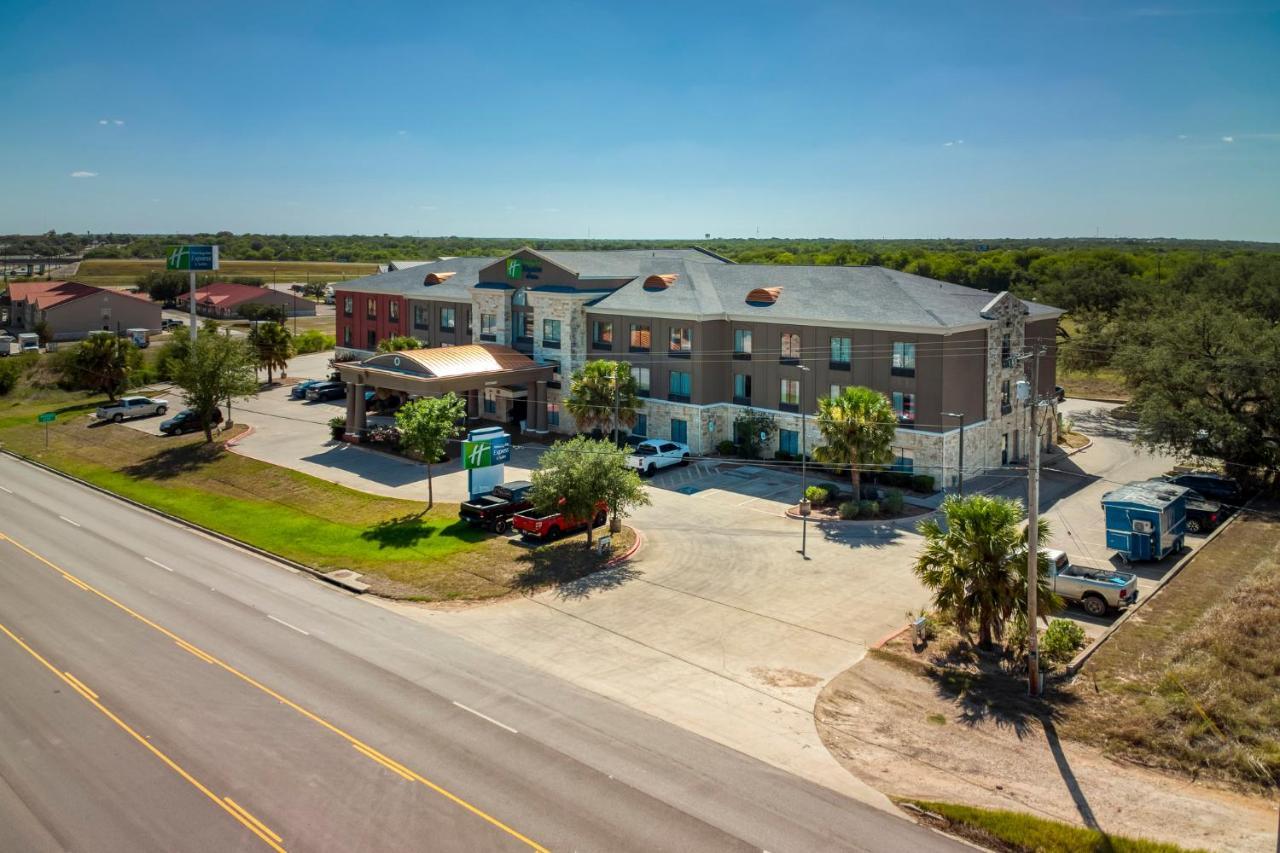 Holiday Inn Express And Suites Beeville By Ihg Екстер'єр фото