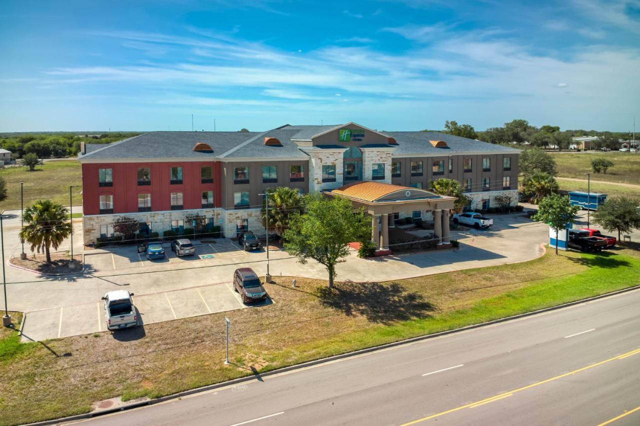 Holiday Inn Express And Suites Beeville By Ihg Екстер'єр фото