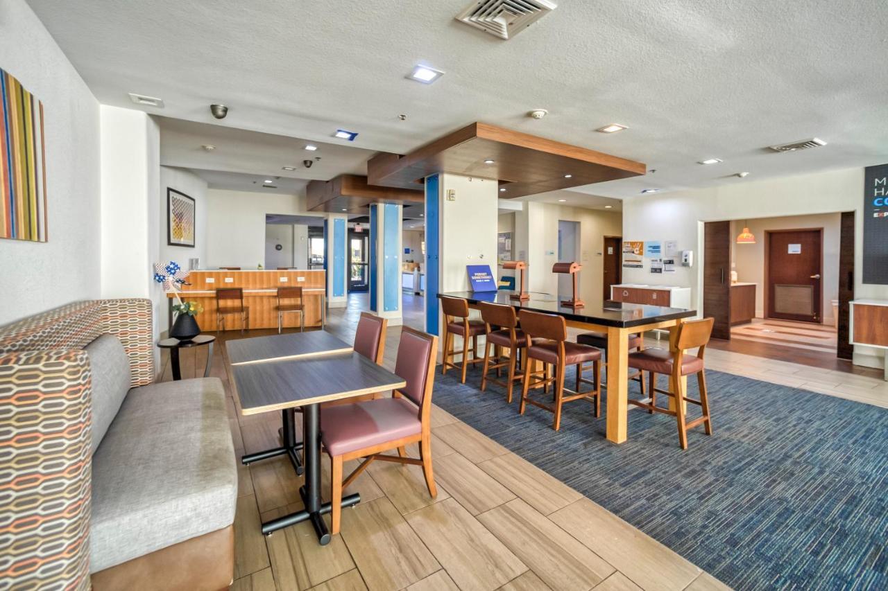 Holiday Inn Express And Suites Beeville By Ihg Екстер'єр фото