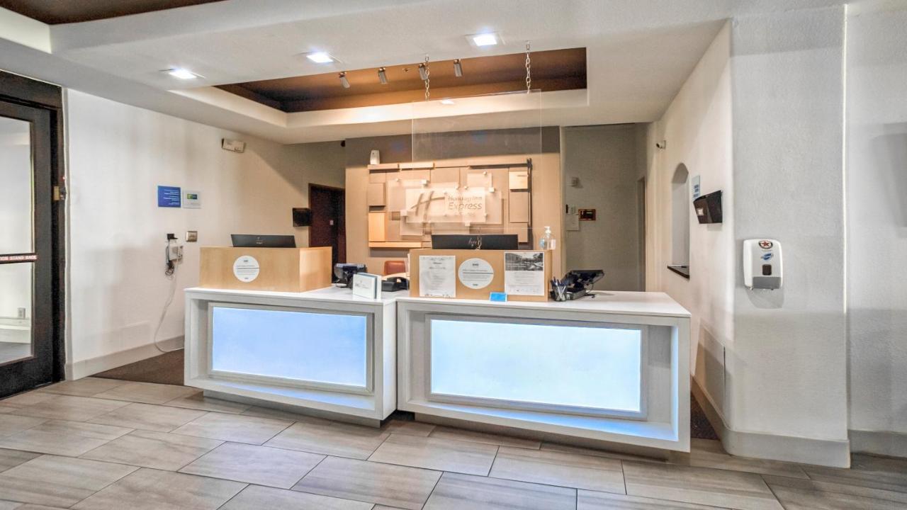 Holiday Inn Express And Suites Beeville By Ihg Екстер'єр фото