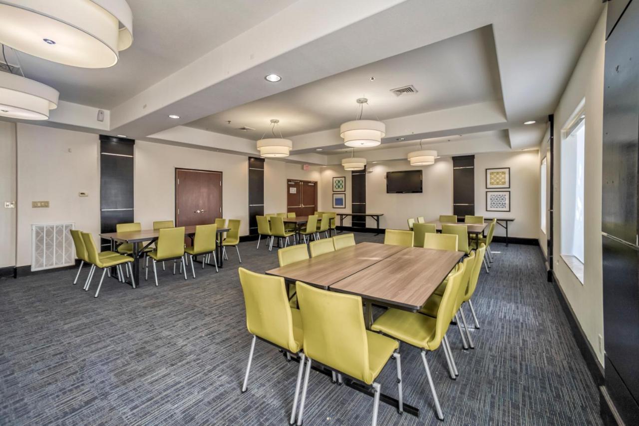 Holiday Inn Express And Suites Beeville By Ihg Екстер'єр фото