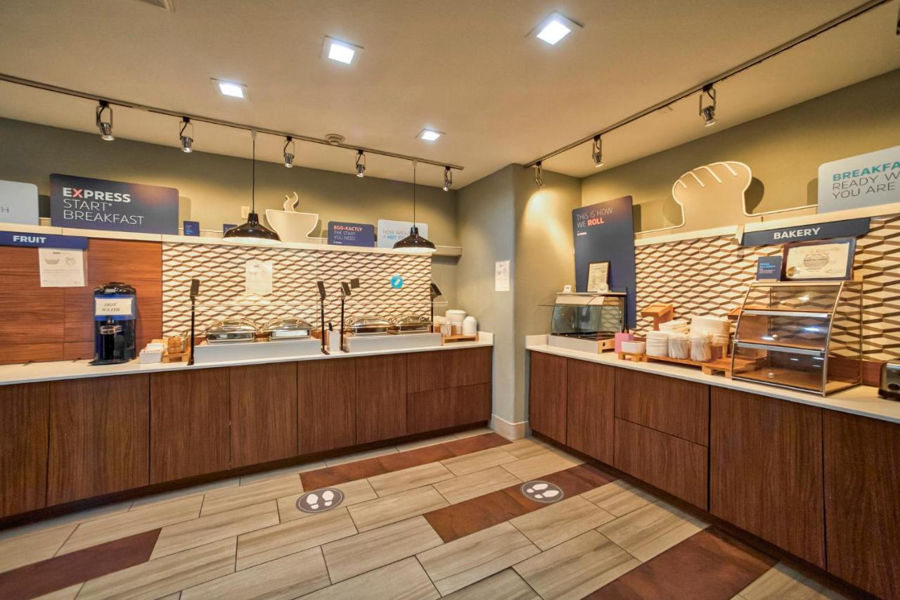 Holiday Inn Express And Suites Beeville By Ihg Екстер'єр фото