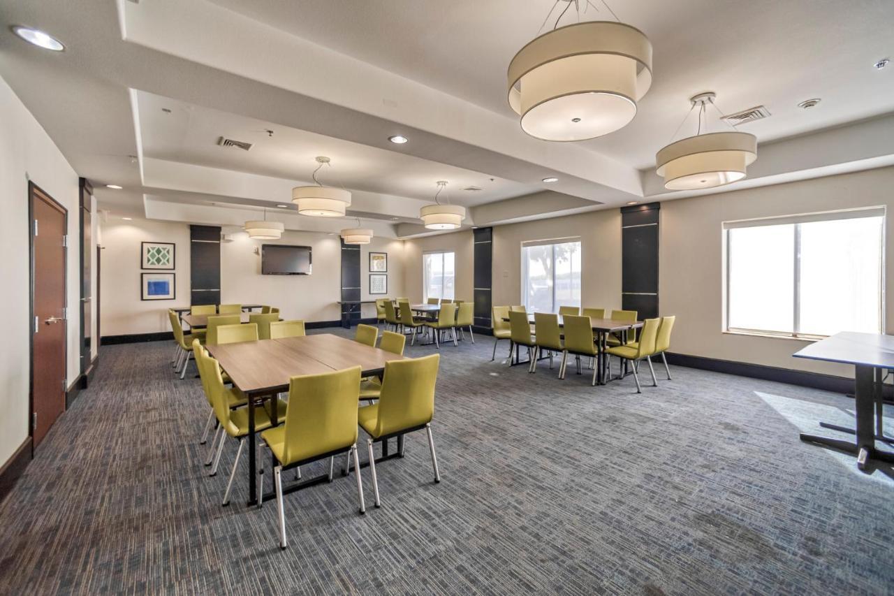Holiday Inn Express And Suites Beeville By Ihg Екстер'єр фото