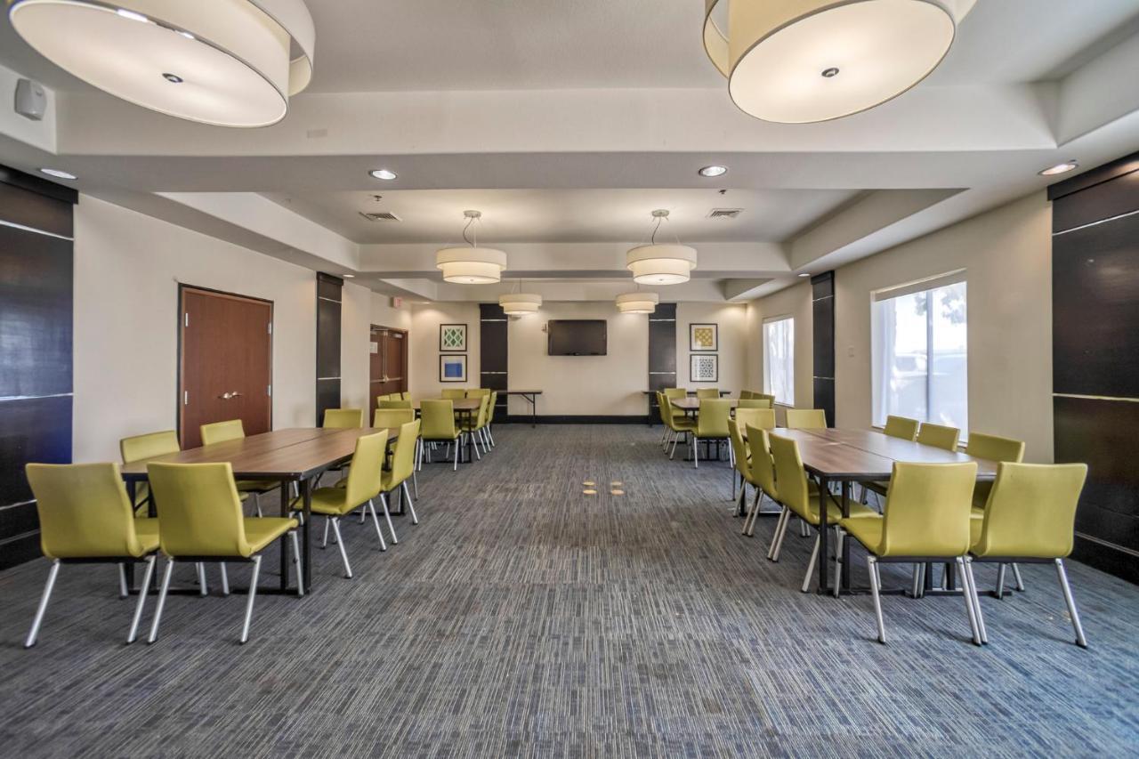 Holiday Inn Express And Suites Beeville By Ihg Екстер'єр фото