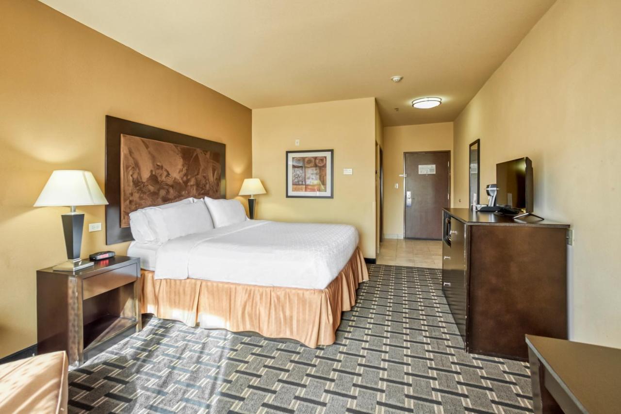 Holiday Inn Express And Suites Beeville By Ihg Екстер'єр фото