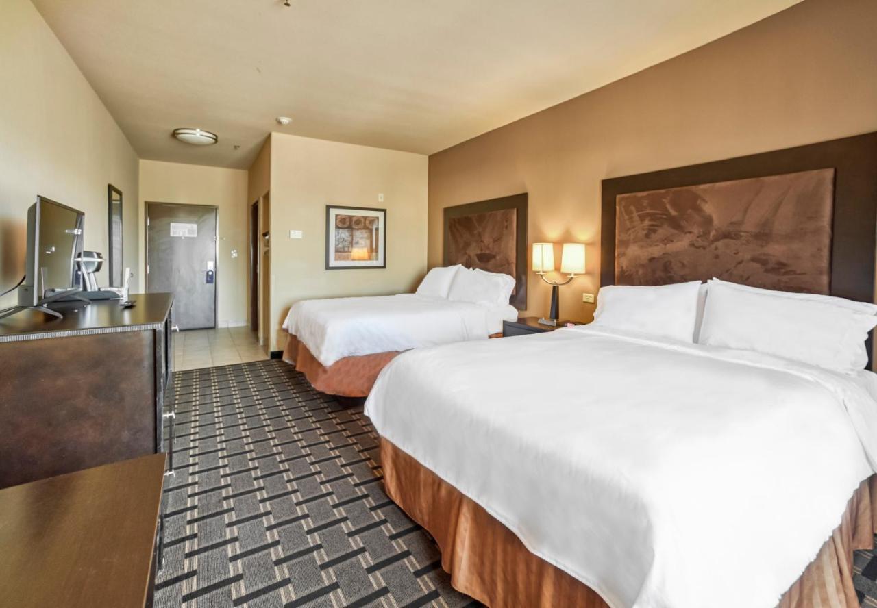 Holiday Inn Express And Suites Beeville By Ihg Екстер'єр фото