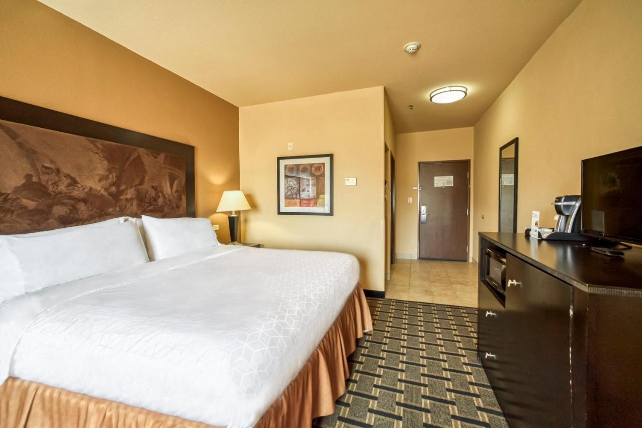 Holiday Inn Express And Suites Beeville By Ihg Екстер'єр фото