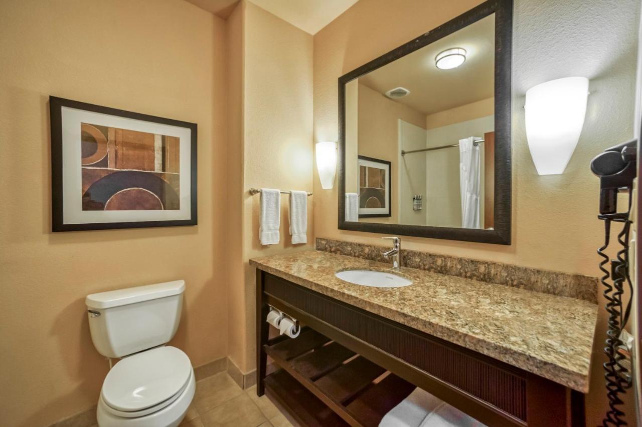 Holiday Inn Express And Suites Beeville By Ihg Екстер'єр фото