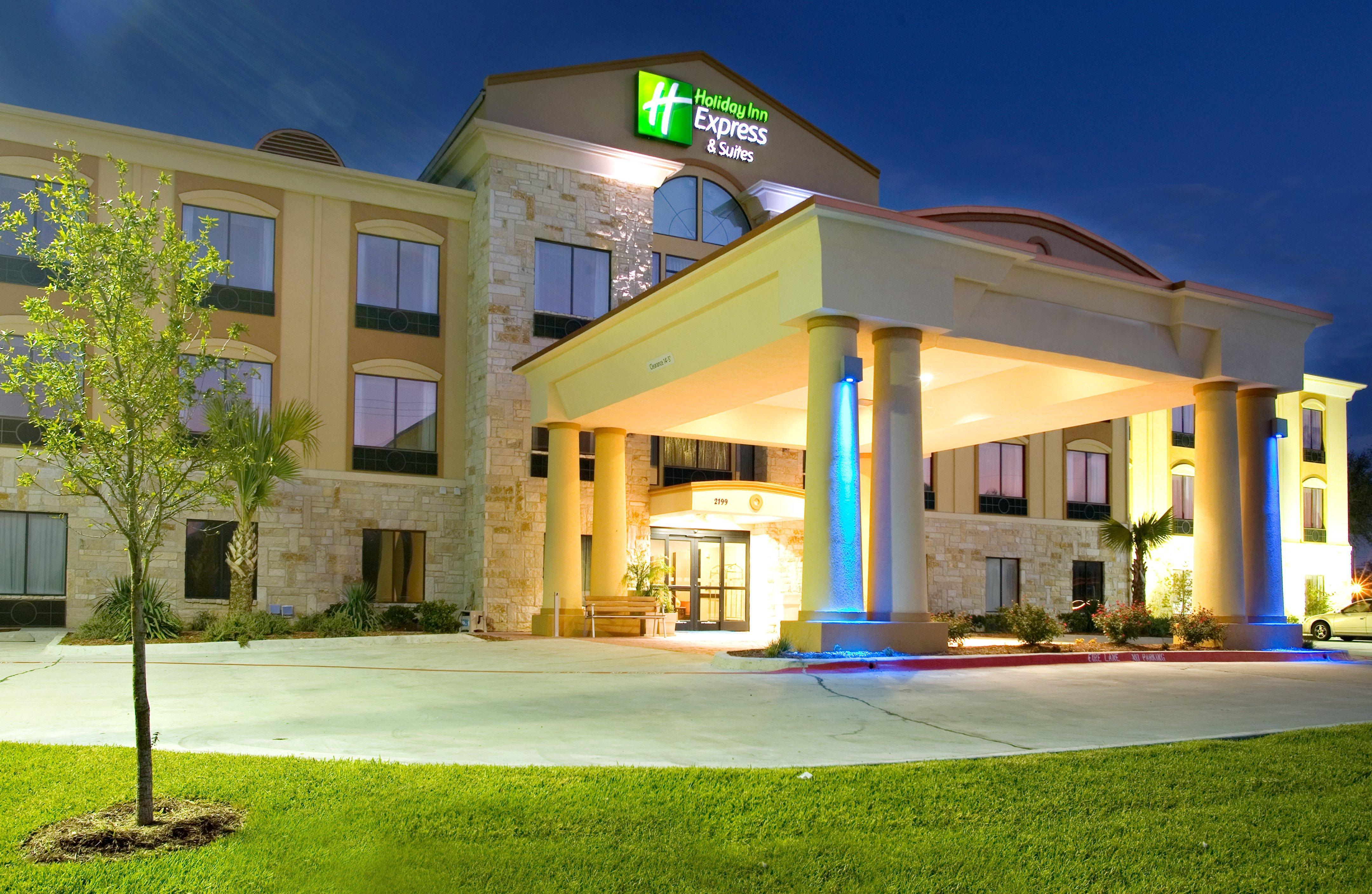 Holiday Inn Express And Suites Beeville By Ihg Екстер'єр фото